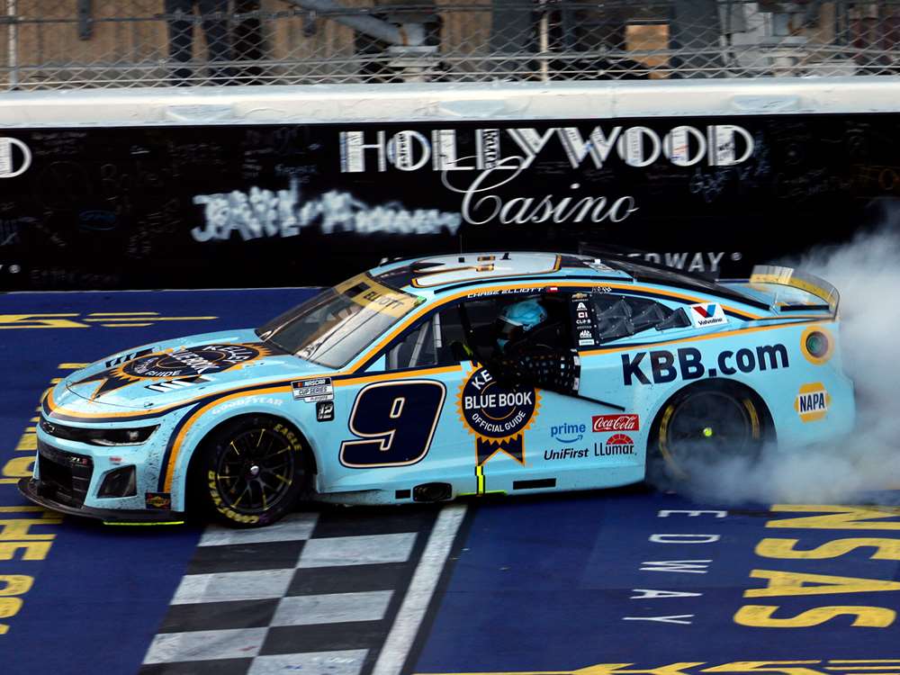 Chase Elliott 2025 Kelley Blue Book Kansas 9/28/25 Race Win 1:24 Elite Nascar Diecast